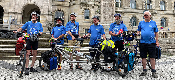 Mit dem Fahrrad nach nach Paris: Harald Belz, Bernd Glauke, Ulrich Pebler, Thorsten Wolf, Michael Zeidler und Jürgen Pansin